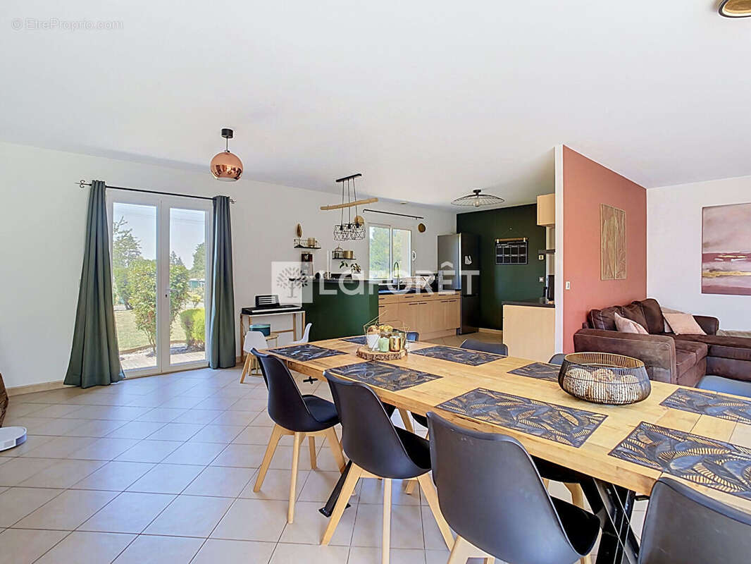 Maison Veyrac 6 pièce(s) 136.34 m2 - photo 2