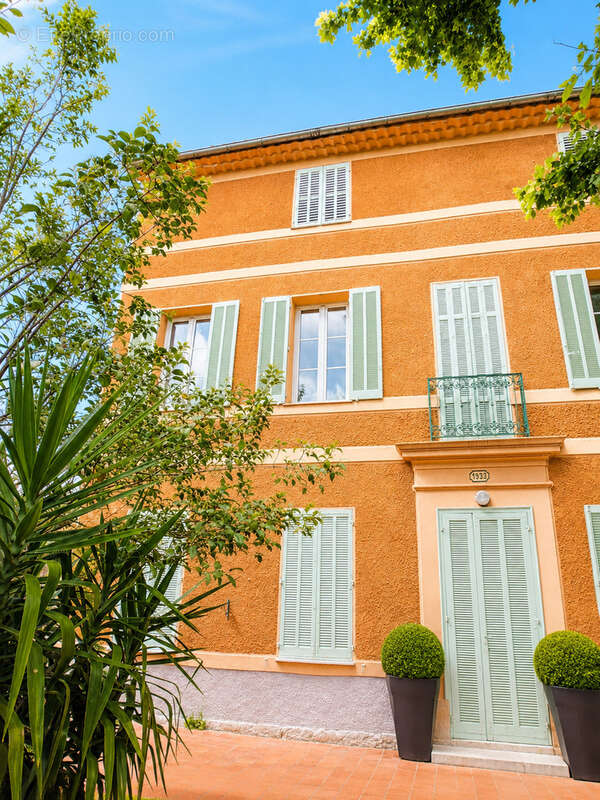 Rare - appart 122 m2 + cour/terrasse + garage 30 m2 - photo 11