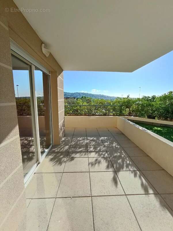 Appartement à SAINT-LAURENT-DU-VAR