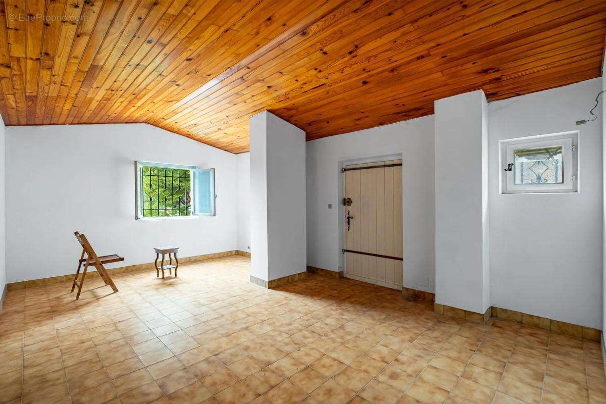 Maison à SAINT-LAURENT-DU-VAR