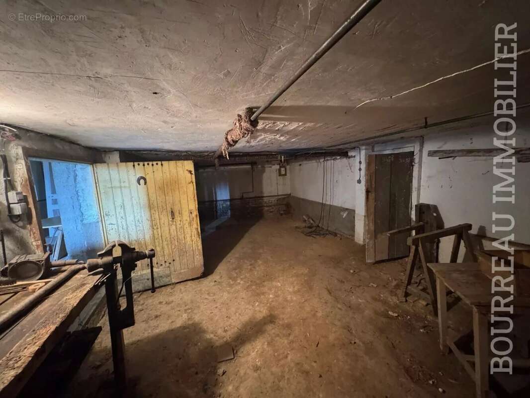 Appartement à LA CELLE-SAINT-CYR