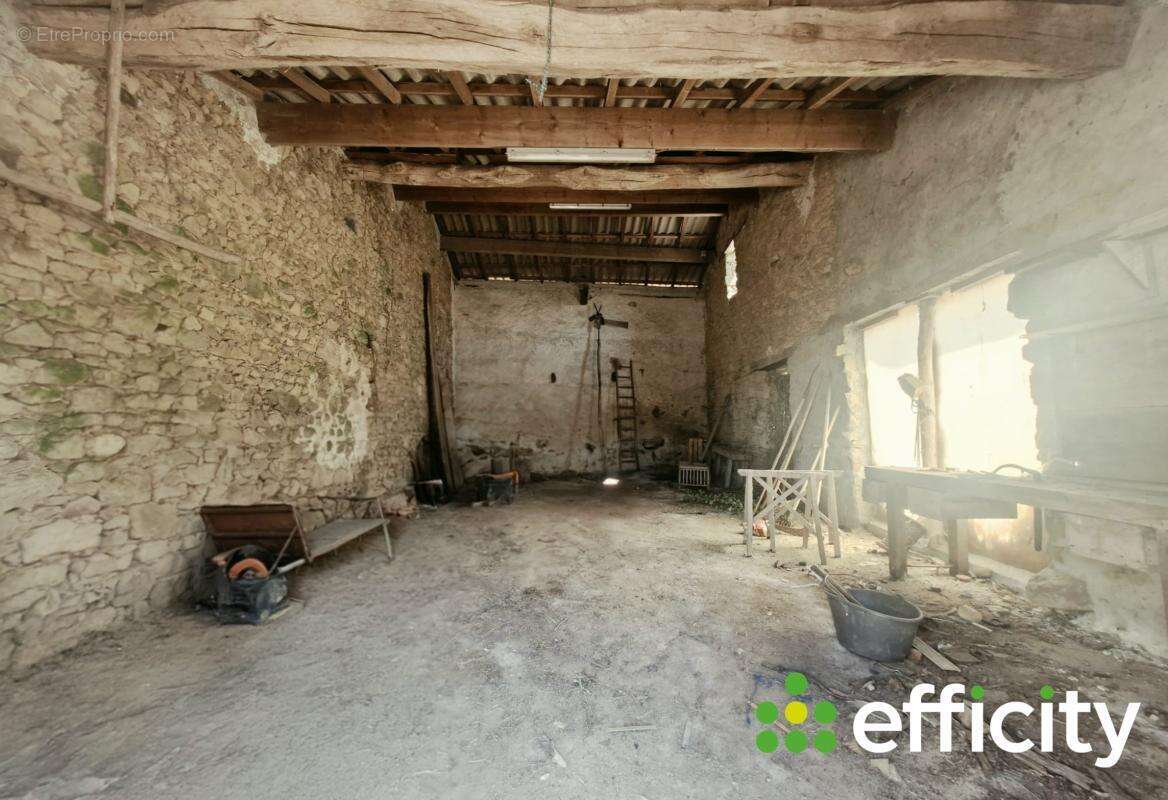 Maison 67 m² à Saint-Georges-De-Pointindoux  - photo 3