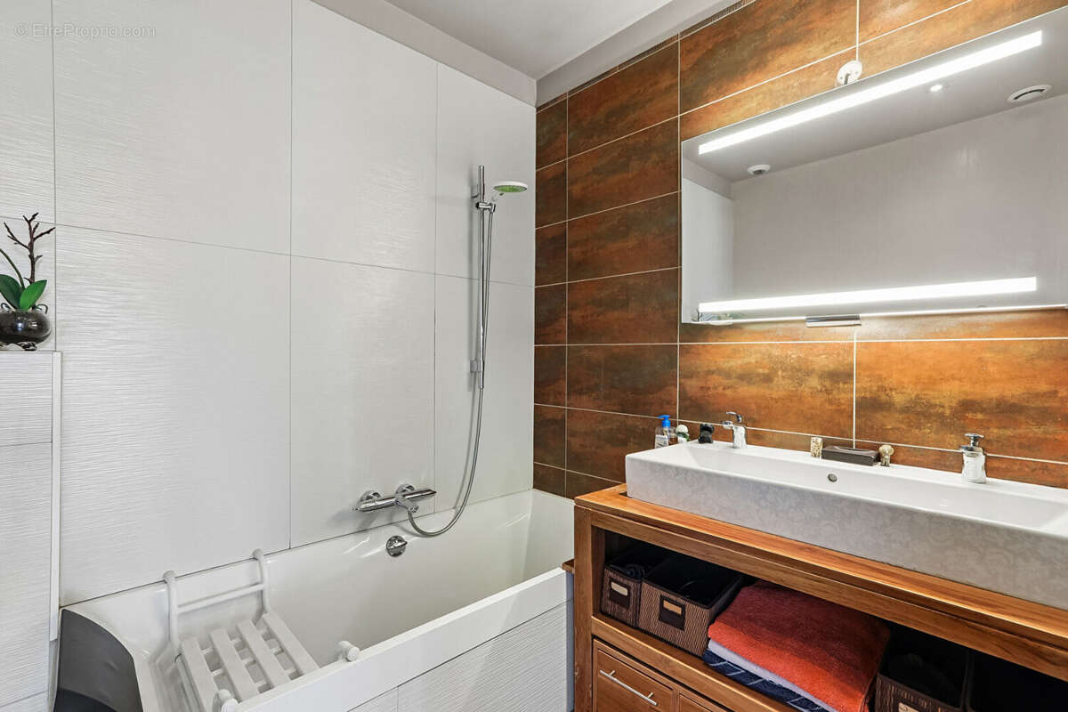 Appartement à LES LILAS