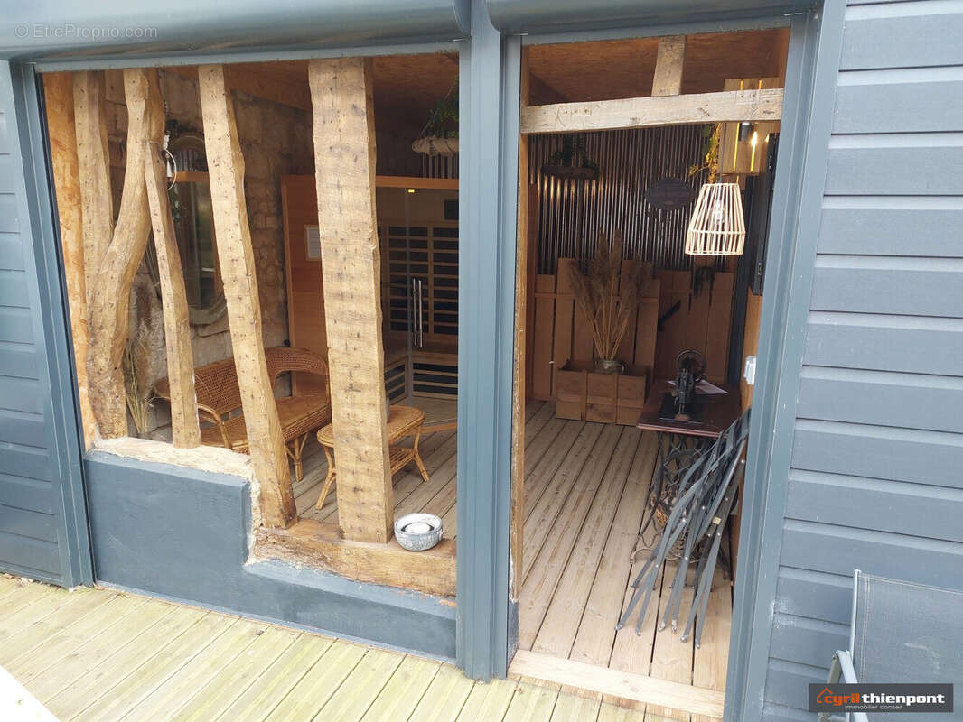 Espace sauna ouvert sur le jardin - Maison à LONG