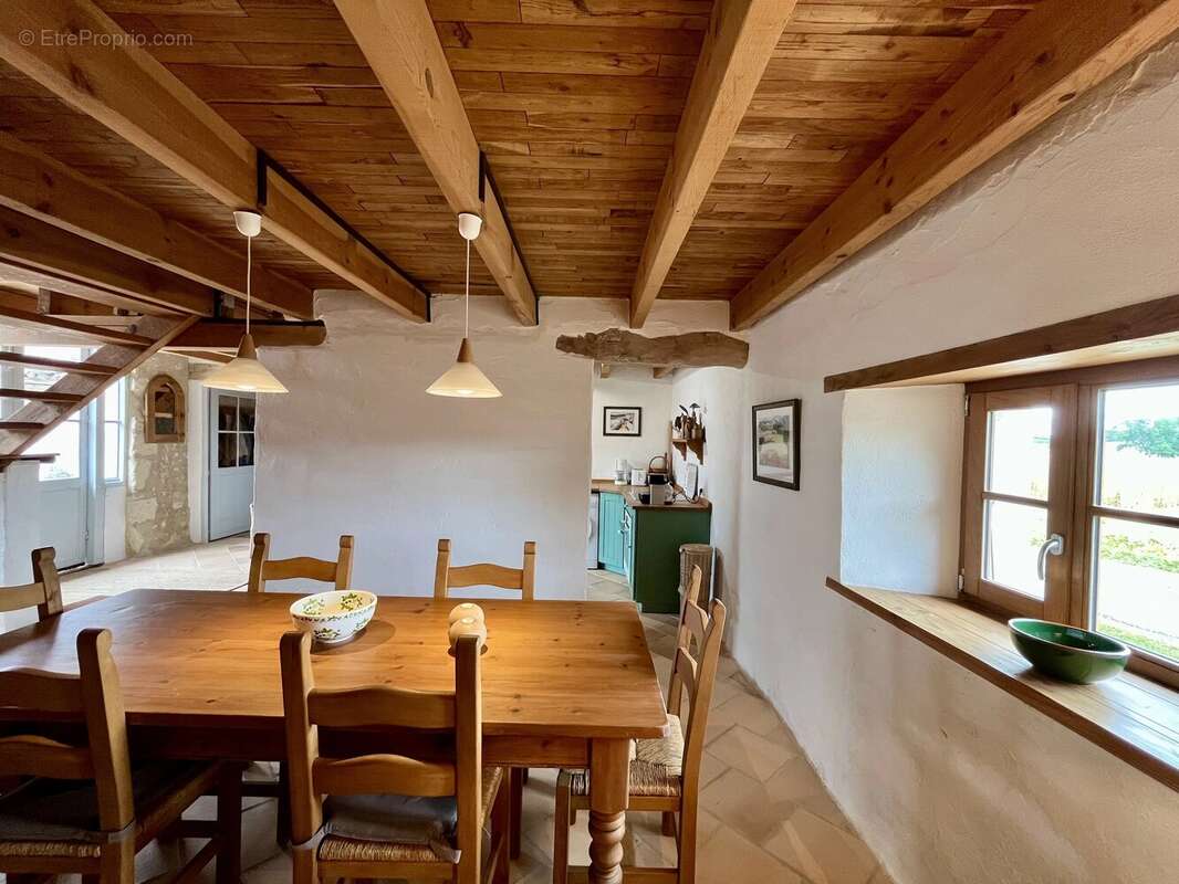 Propriété en pierre en excellent état, à proximité des commerces - photo 15