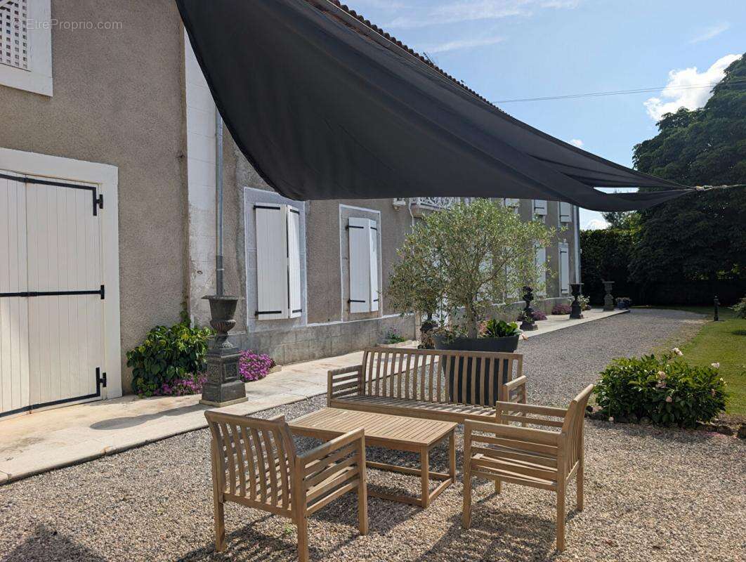 Propriété avec Maison de Maître, Maison Annexe et Maison de Gardien sur parc de 1,5 hectare - photo 17