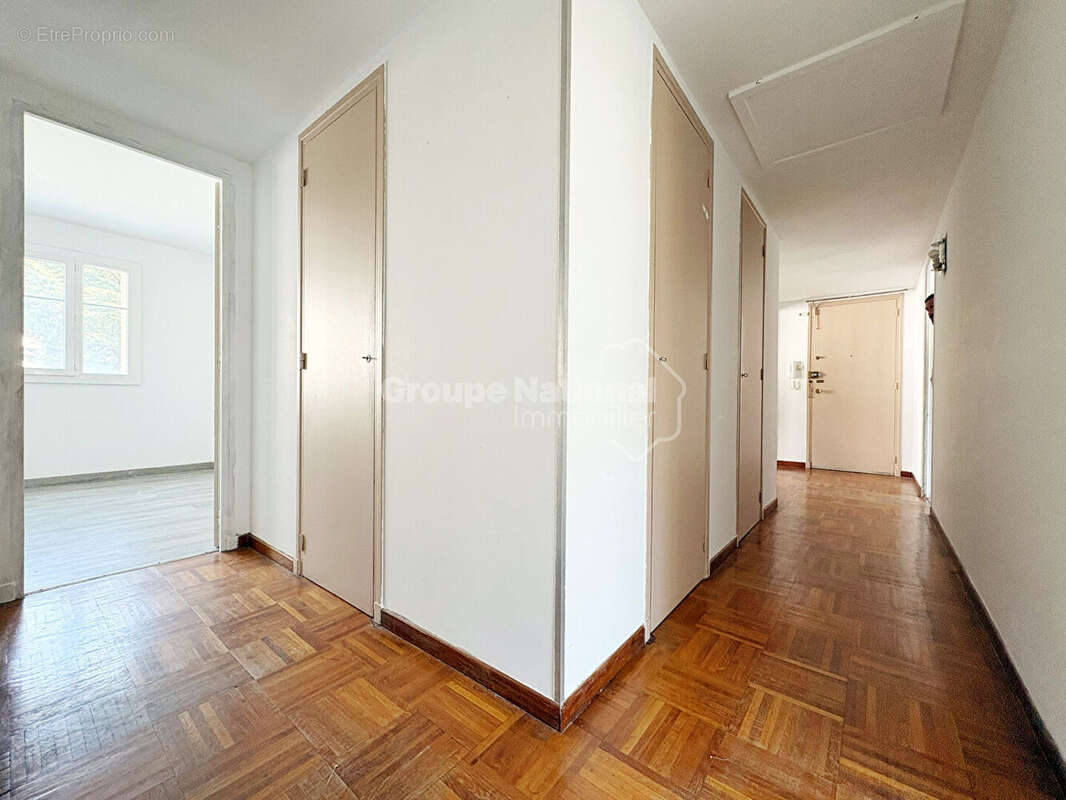 À vendre : Appartement T3 de 69 m2 lumineux avec balcon - Proche centre-ville - photo 4