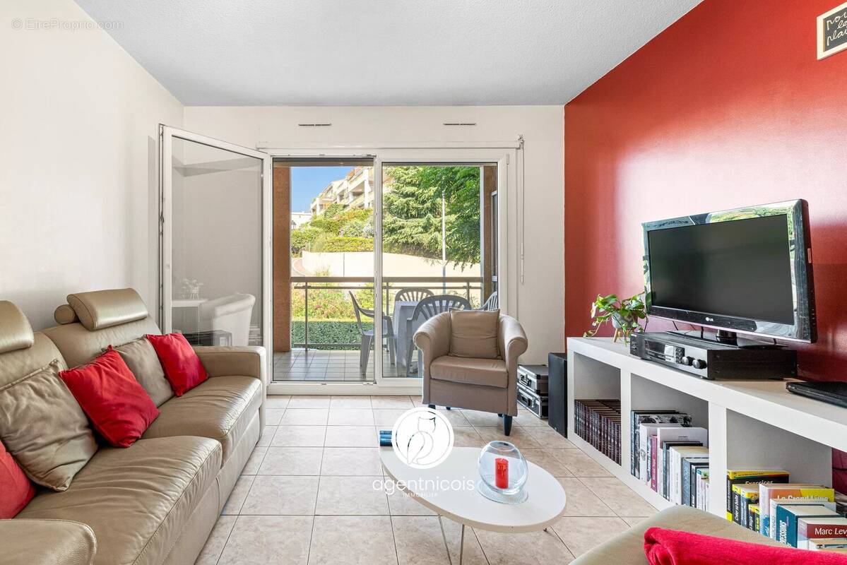 Appartement à SAINT-LAURENT-DU-VAR