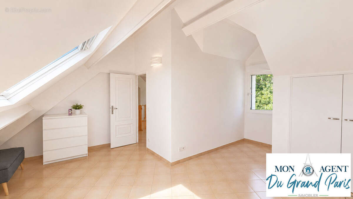 Vente Maison individuelle 245m2 - St Cyr L'ecole proche Buc et Versailles - photo 14