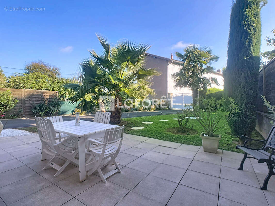 Appartement à MONTMERLE-SUR-SAONE