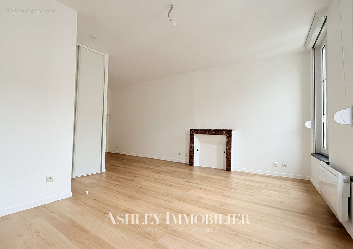 À vendre : immeuble de caractère situé à seulement 200 m du marché central de La Rochelle, comprenant 7 appart - photo 6