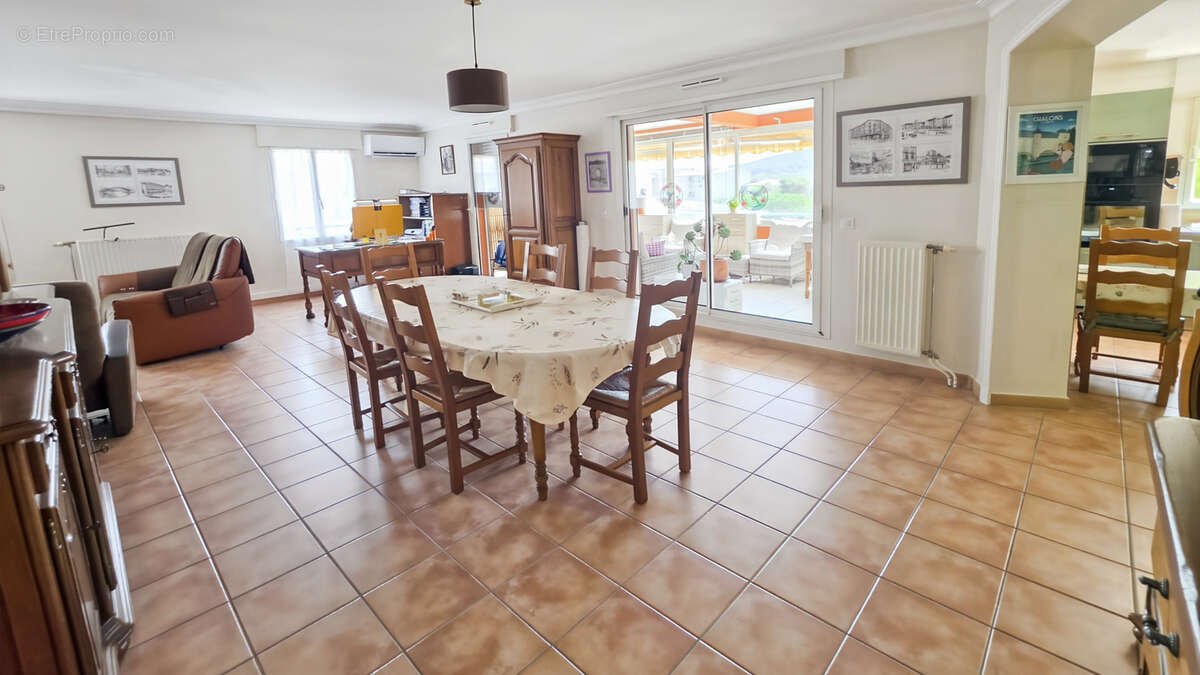 À Draguignan, appartement 5 pièces à vendre + parking privatif - photo 4