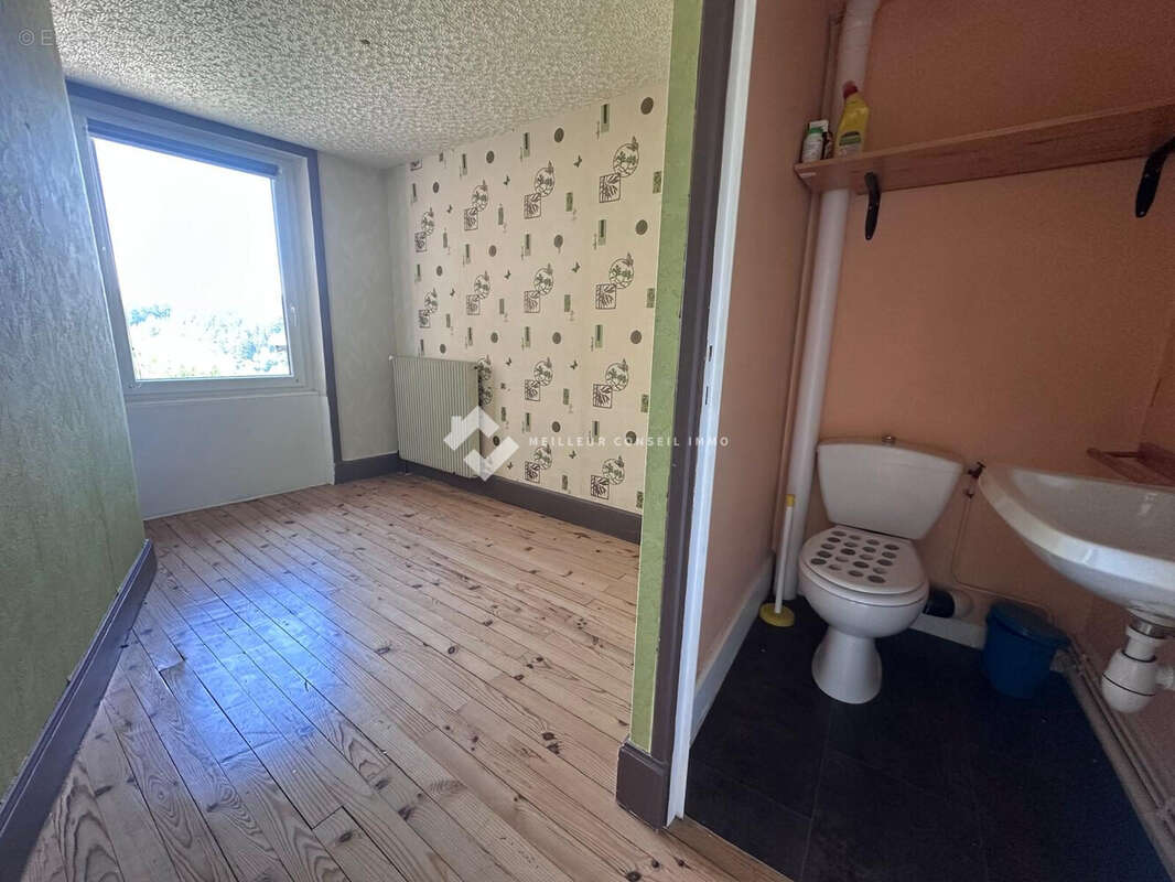 Maison 65 m² à Saint-Remy-Sur-Durolle  - photo 3