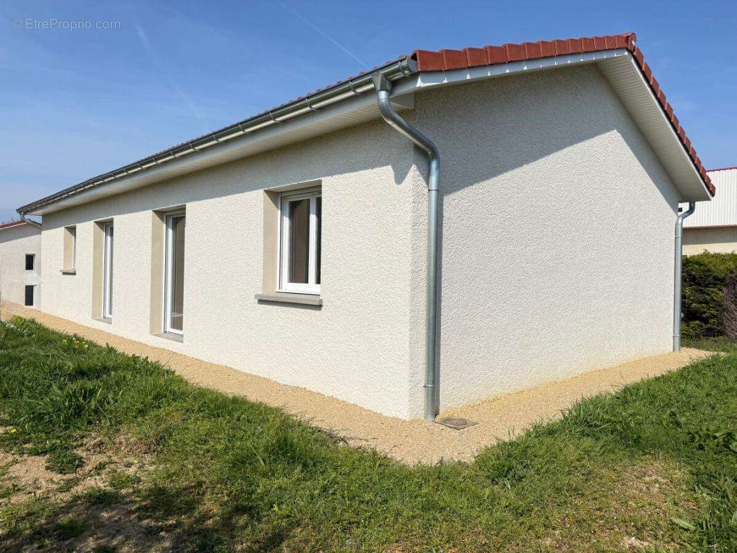 Maison à MEZERIAT