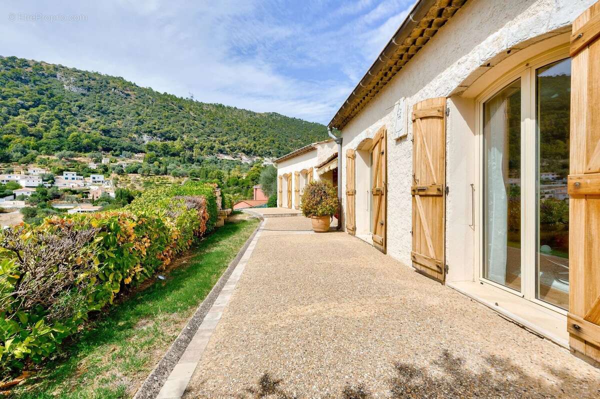 A vendre nice - villa de plain-pieds - piscine. - photo 9