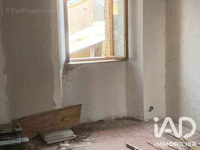 Appartement 327 m² à Cernusson  - photo 6