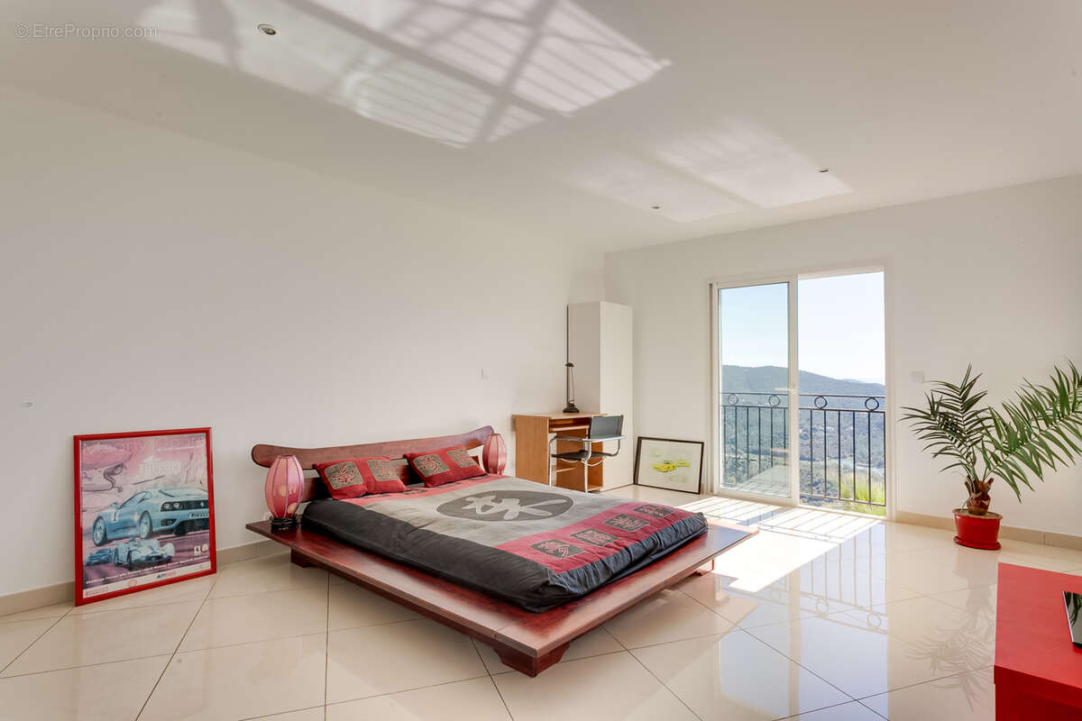 Maison à LA LONDE-LES-MAURES