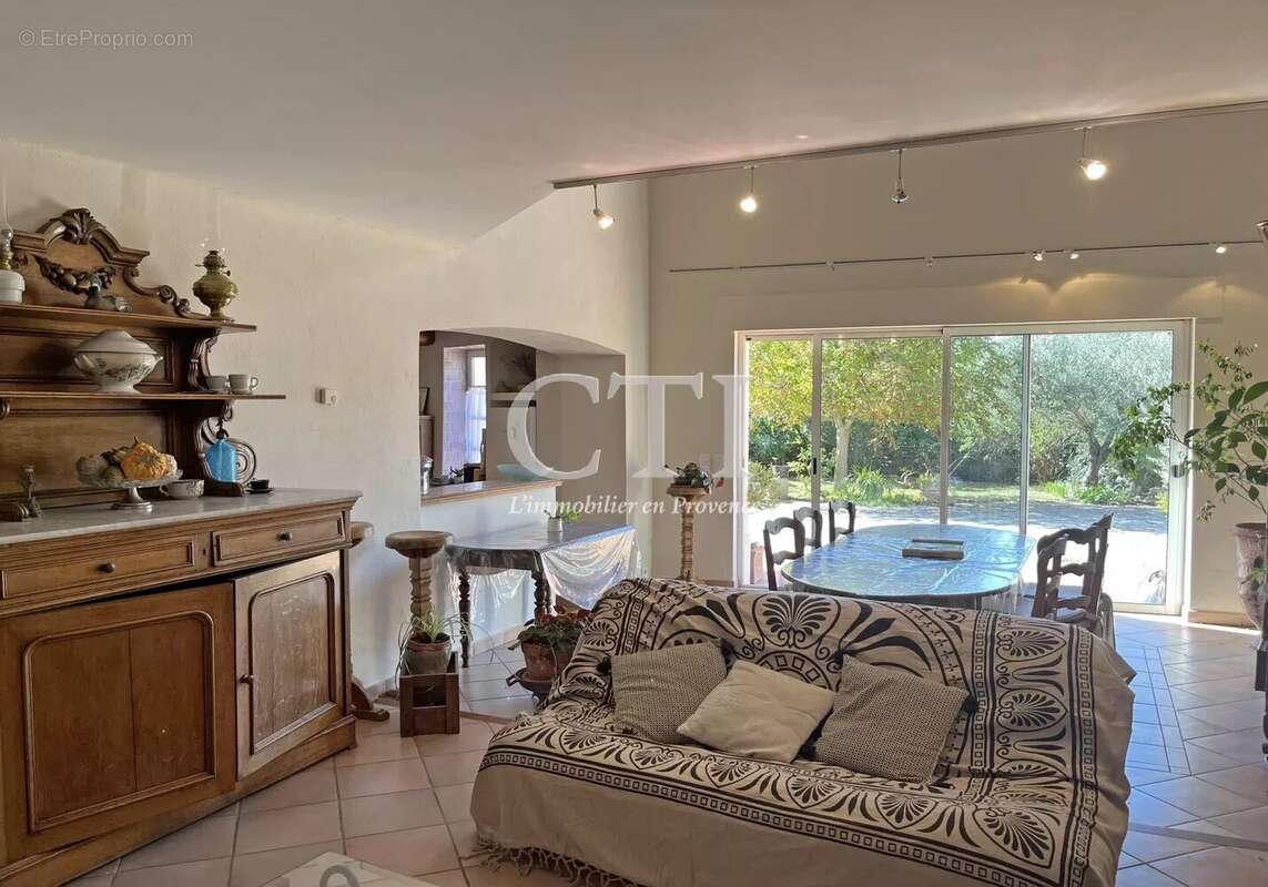 Maison à VAISON-LA-ROMAINE