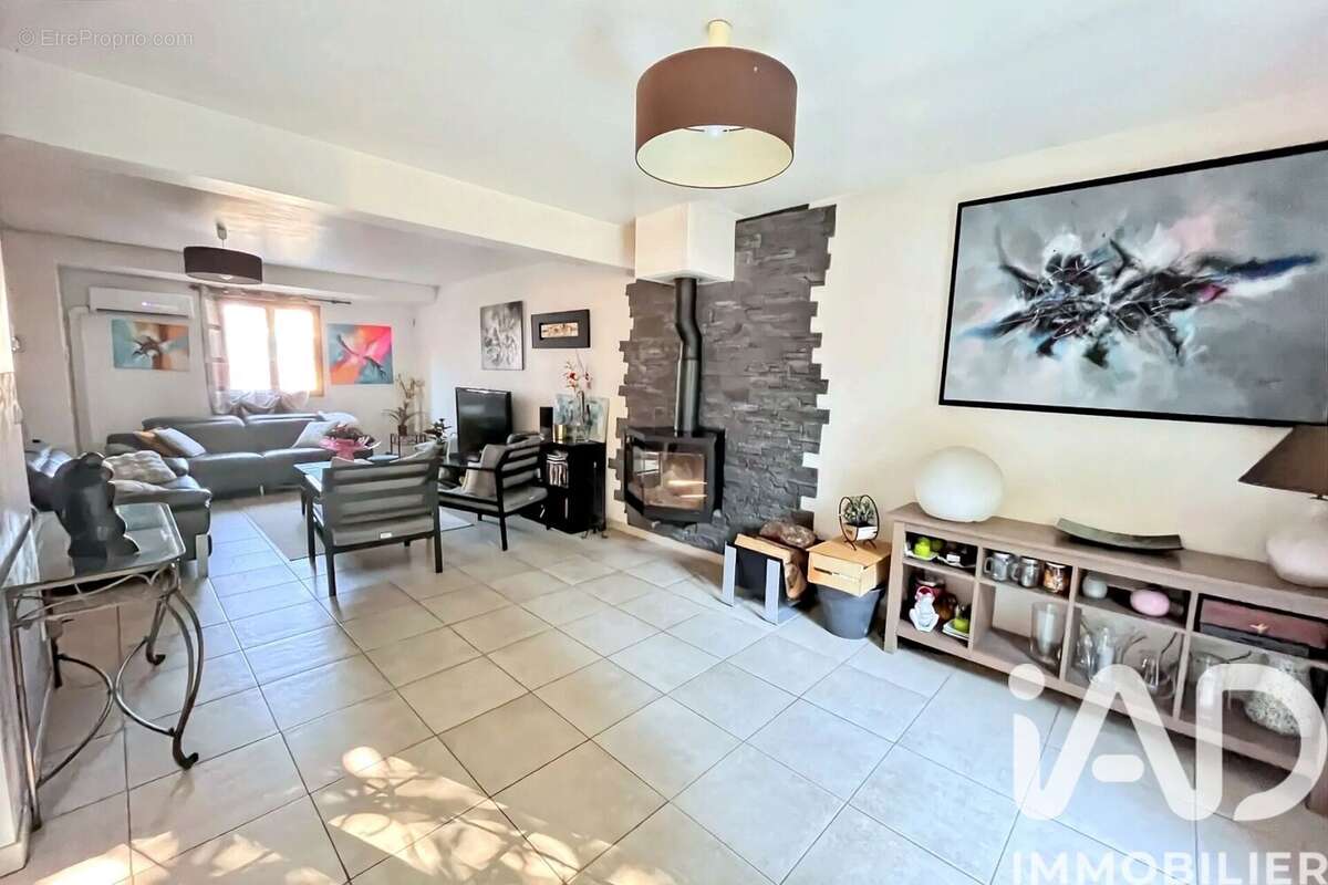 Maison 129 m² à Combs-La-Ville  - photo 3