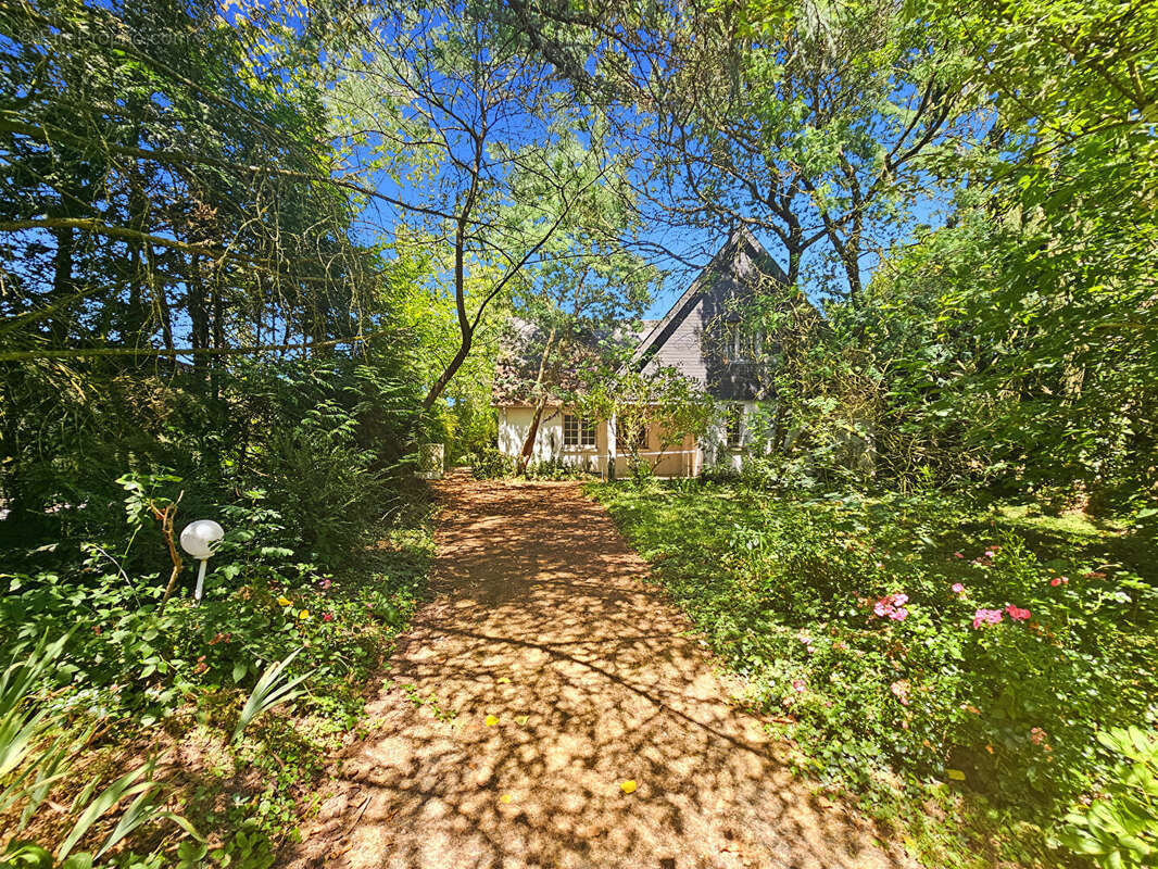 Maison à BAZOUGES-LA-PEROUSE