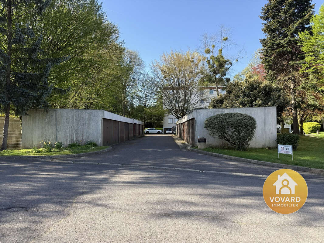 Parking à SAINT-BRICE-SOUS-FORET