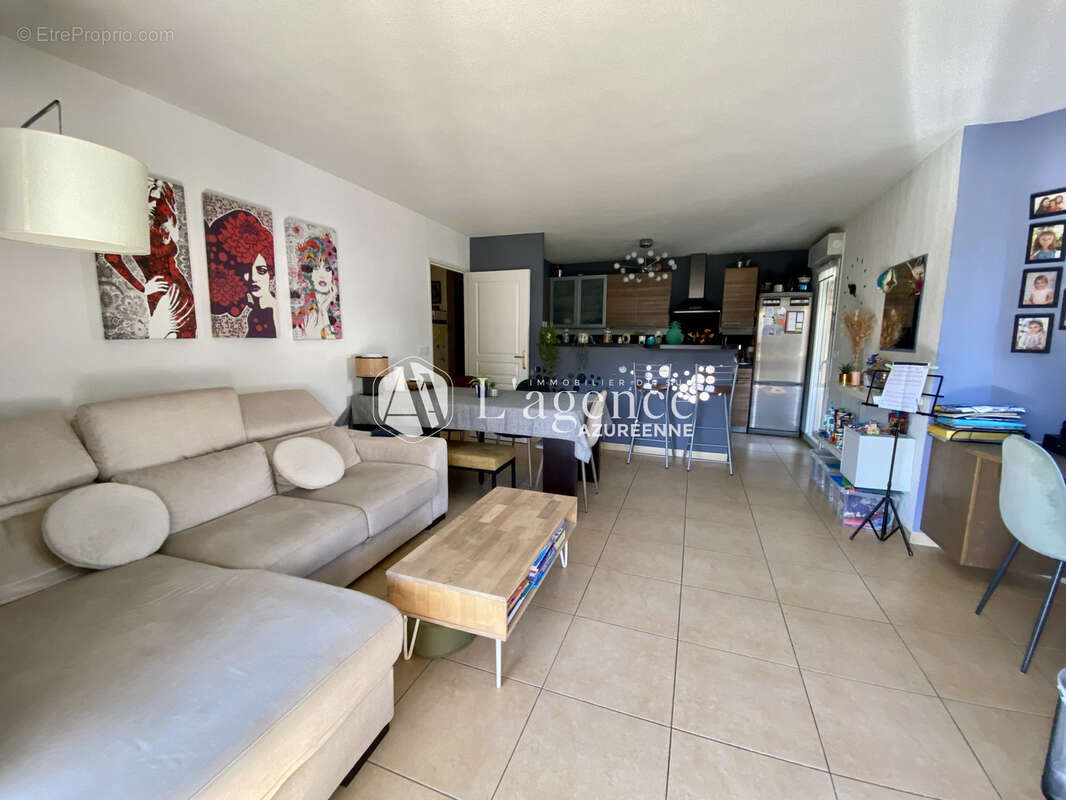 Appartement à SAINT-LAURENT-DU-VAR