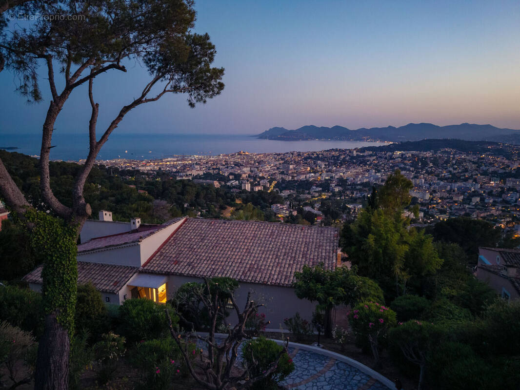 Photo 1 - Maison à CANNES