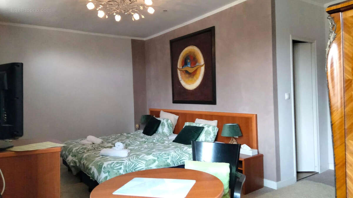 CHAMBRE - Maison à SAINT-JUNIEN