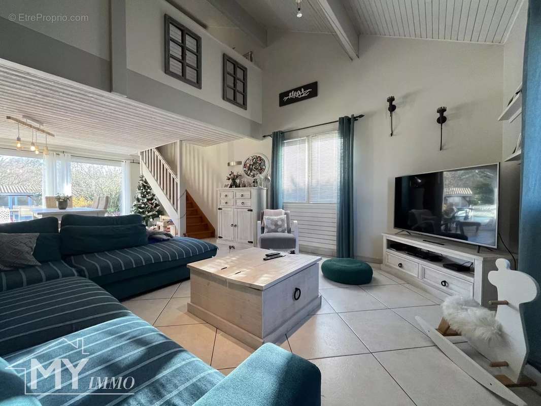 Maison à LAMOTHE-MONTRAVEL