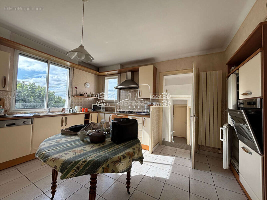 Maison à LA CHAPELLE-BASSE-MER