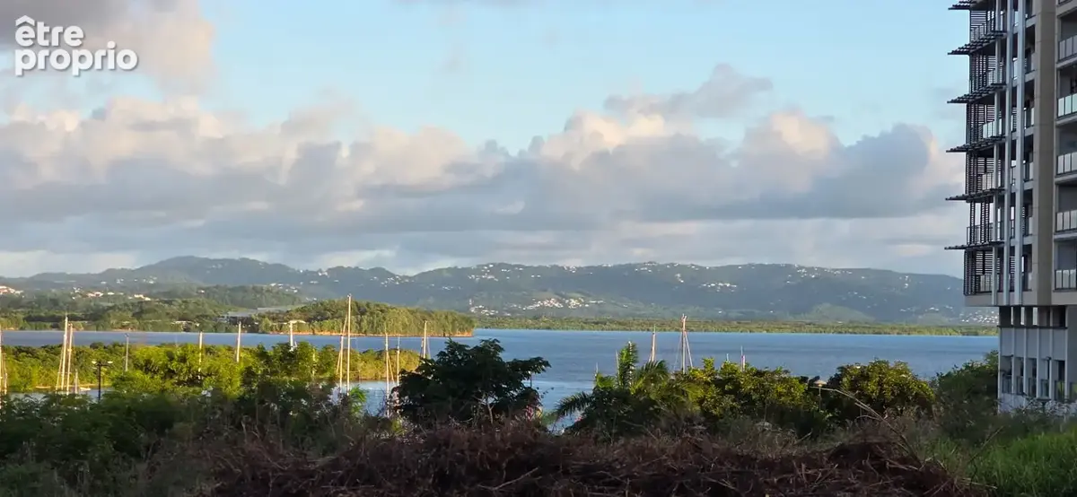 Photo Terrain à Fort-De-France au prix de 3 500 000€