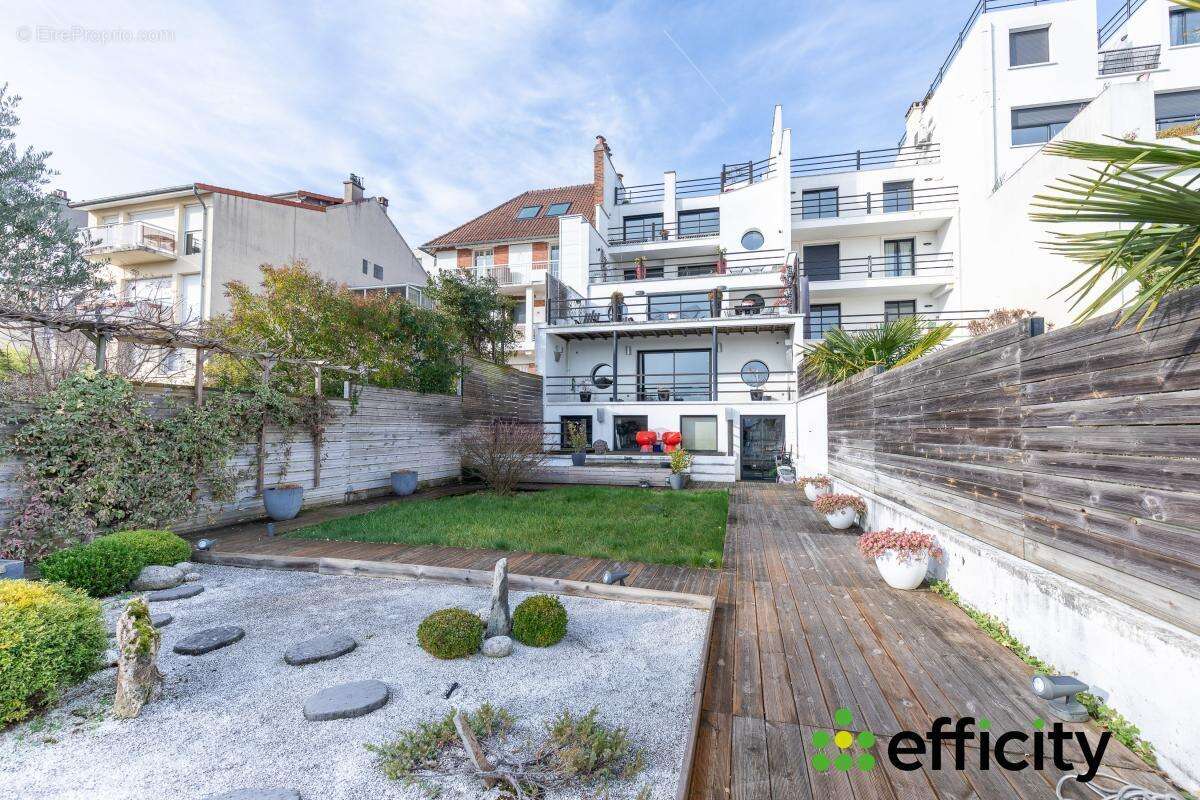 Maison 360 m² à Suresnes  - photo 2