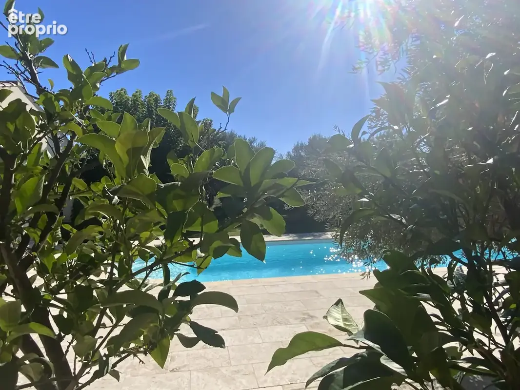 Propriété de plain pied, terrain arboré avec piscine à quelques minutes d'Uzès. - photo 4