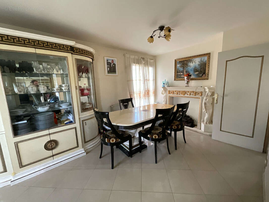 Maison à CHANTELOUP-LES-VIGNES