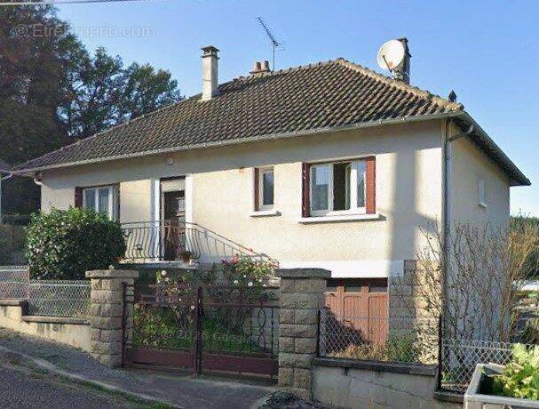 Maison à EYMOUTIERS