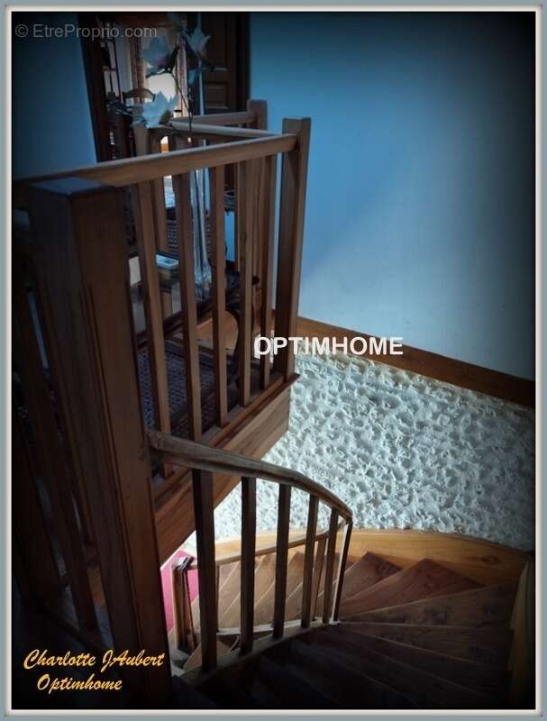 Maison à MONTMOREAU-SAINT-CYBARD