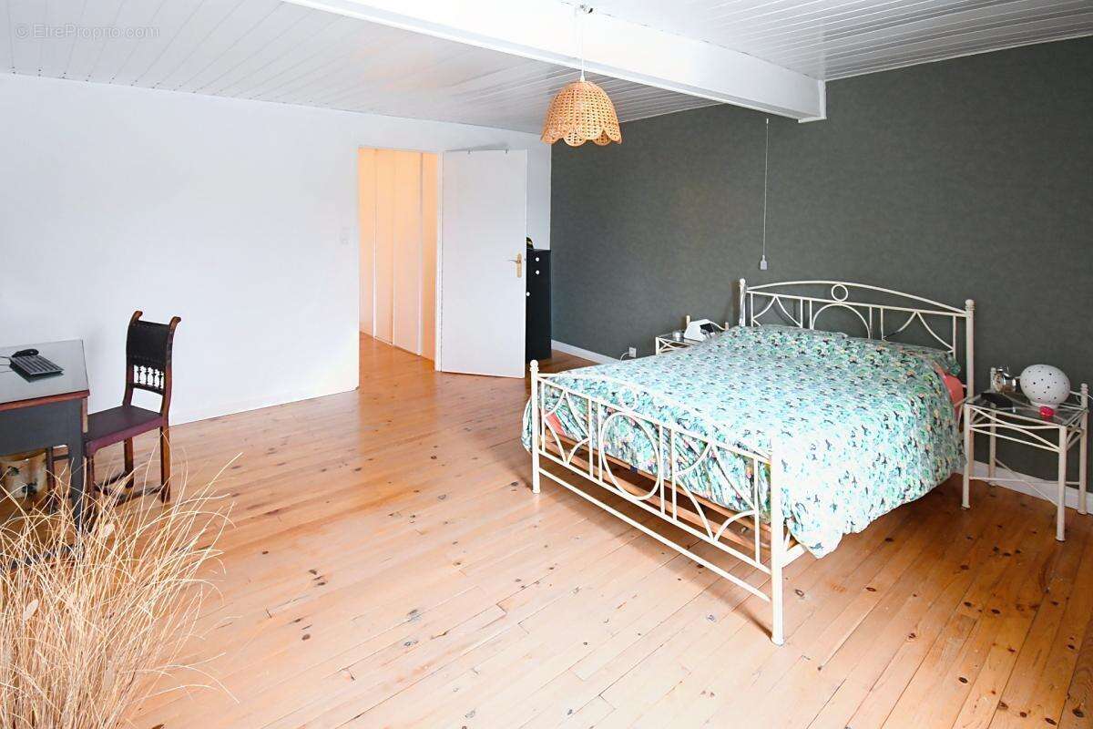 Belle maison de caractère à Lexy, 208m2 + véranda 55m2 + grenier aménageable de 75m2 , terrain plus de 6 ares, garage - photo 16
