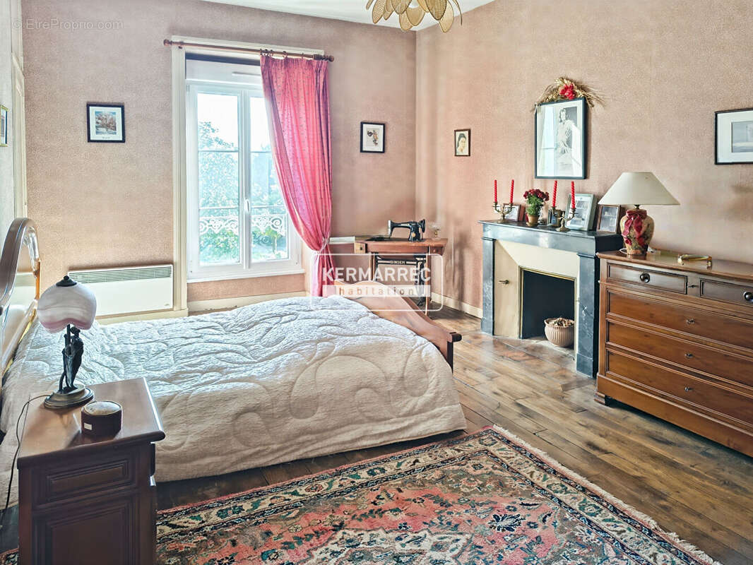 Maison de Maitre Saint Aubin D Aubigne - Charme, volumes et potentiel exceptionnel - photo 8