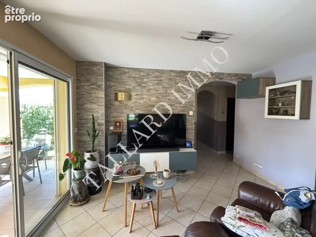 La Saulce, villa de plain-pied, T 4 + garage sur terrain 781 m2. - photo 9