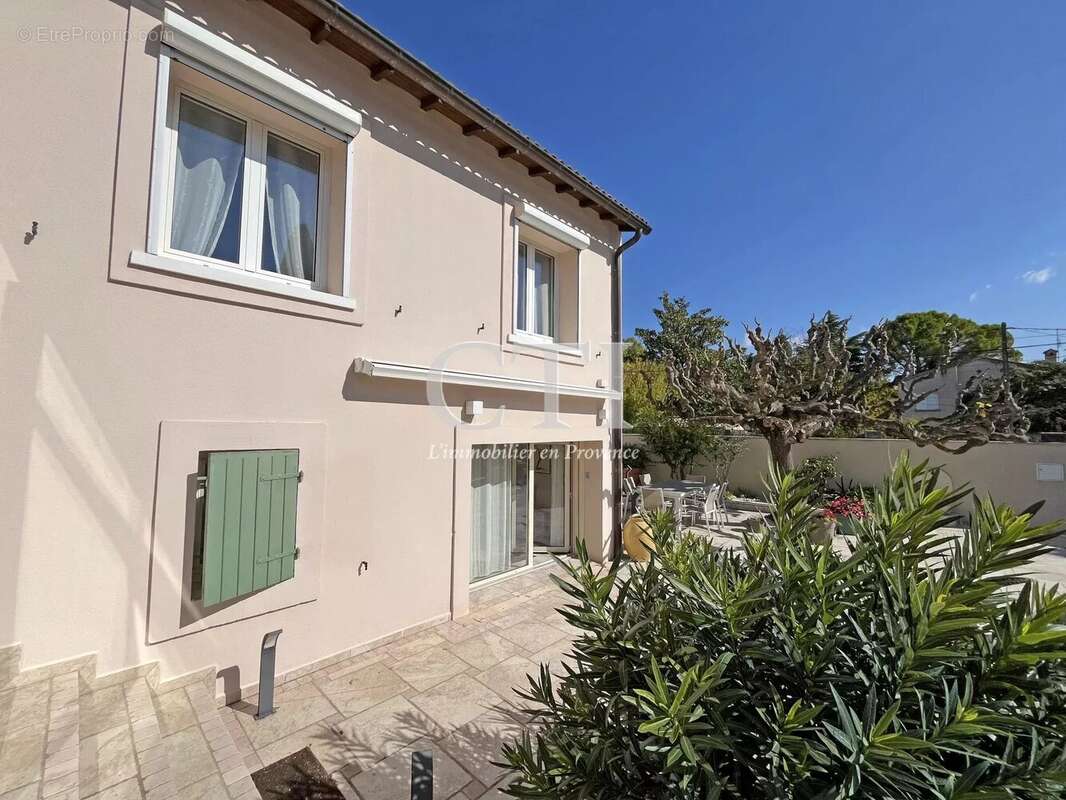 Maison à VALREAS