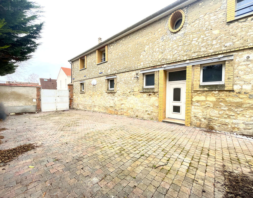 Appartement à BEZANNES