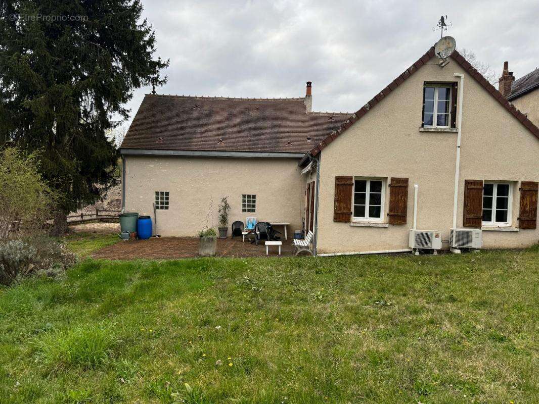 Maison à FONTGOMBAULT