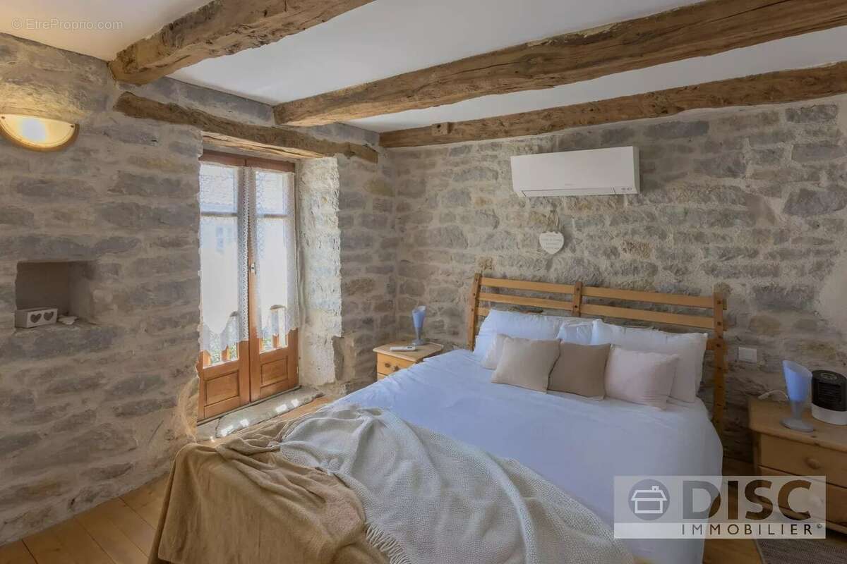 Charmante maison en pierre avec piscine et jardin privé de 2 450 m² - photo 11