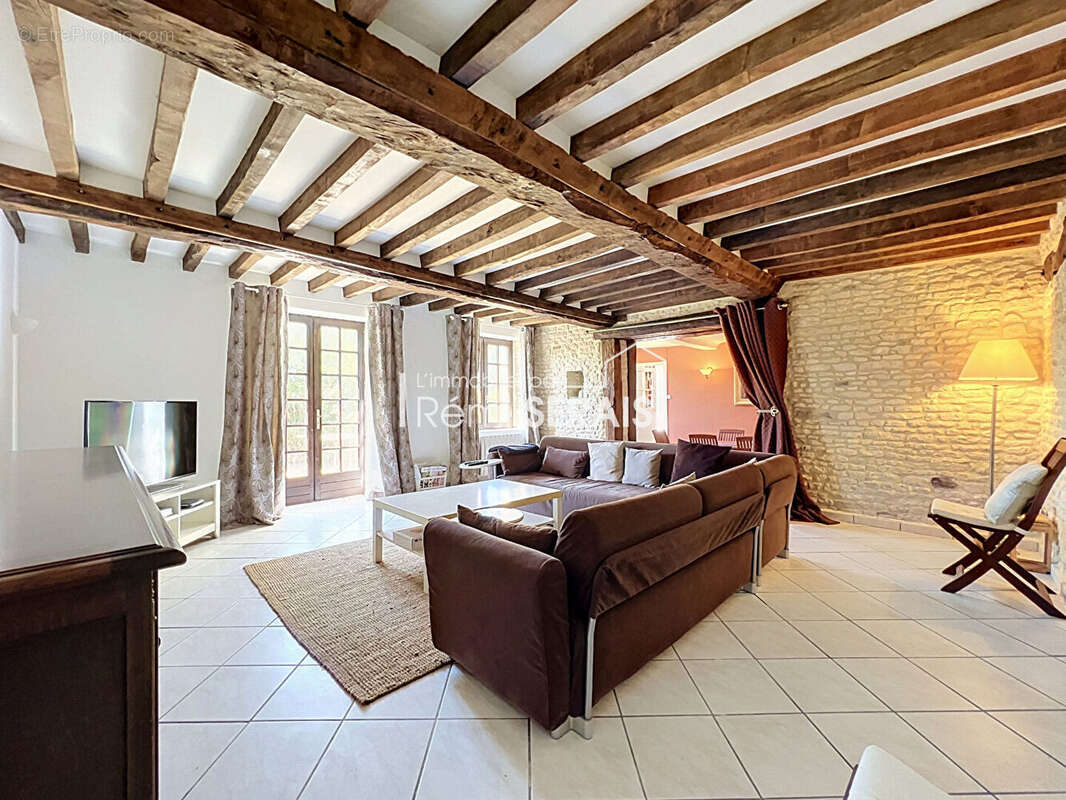 Maison en pierre de caractère avec dépendances et terrain clos proche de FALAISE - photo 5