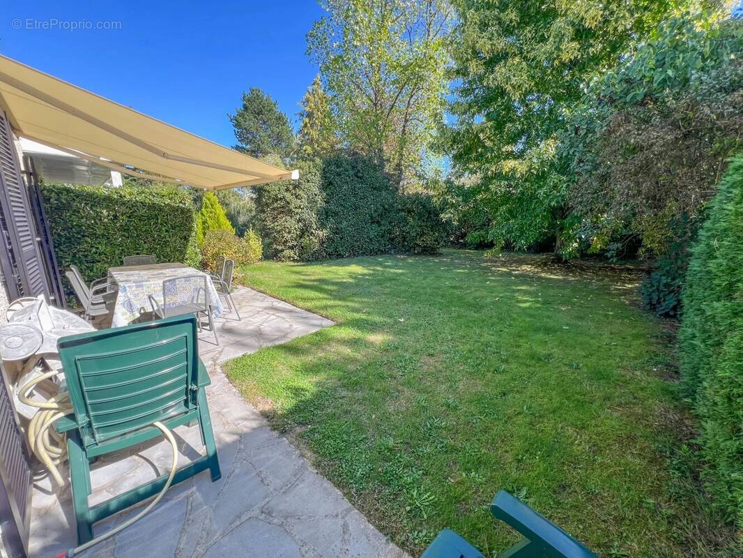 Maison à LE MESNIL-SAINT-DENIS