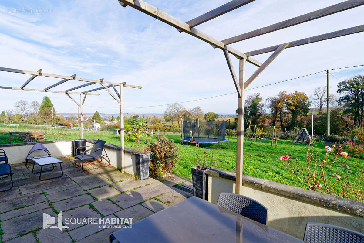 Maison à SAINT-SEVER-CALVADOS