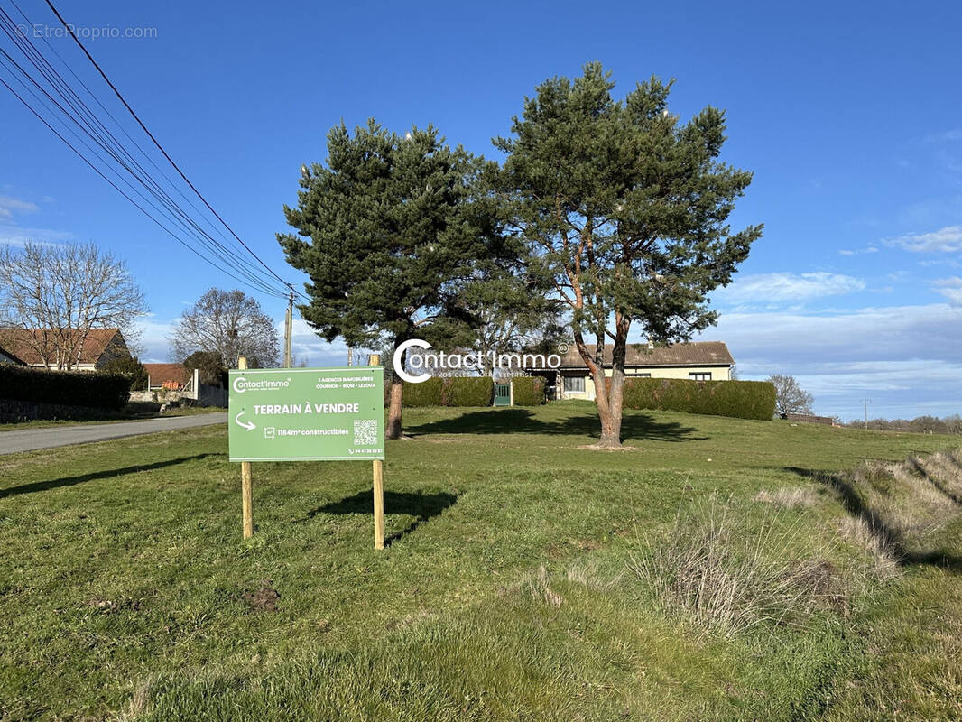 Terrain à CHARBONNIERES-LES-VIEILLES