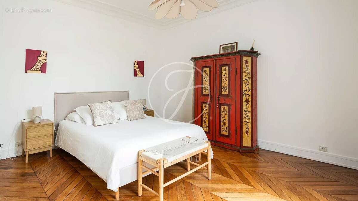 Appartement à PARIS-7E