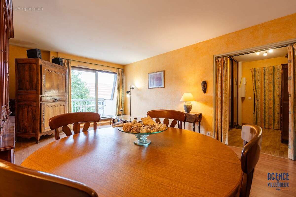 Appartement à VILLEPREUX