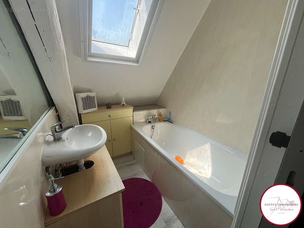 Maison de ville 48 m² avec dépendance - SAINT AMAND MONTROND - photo 7